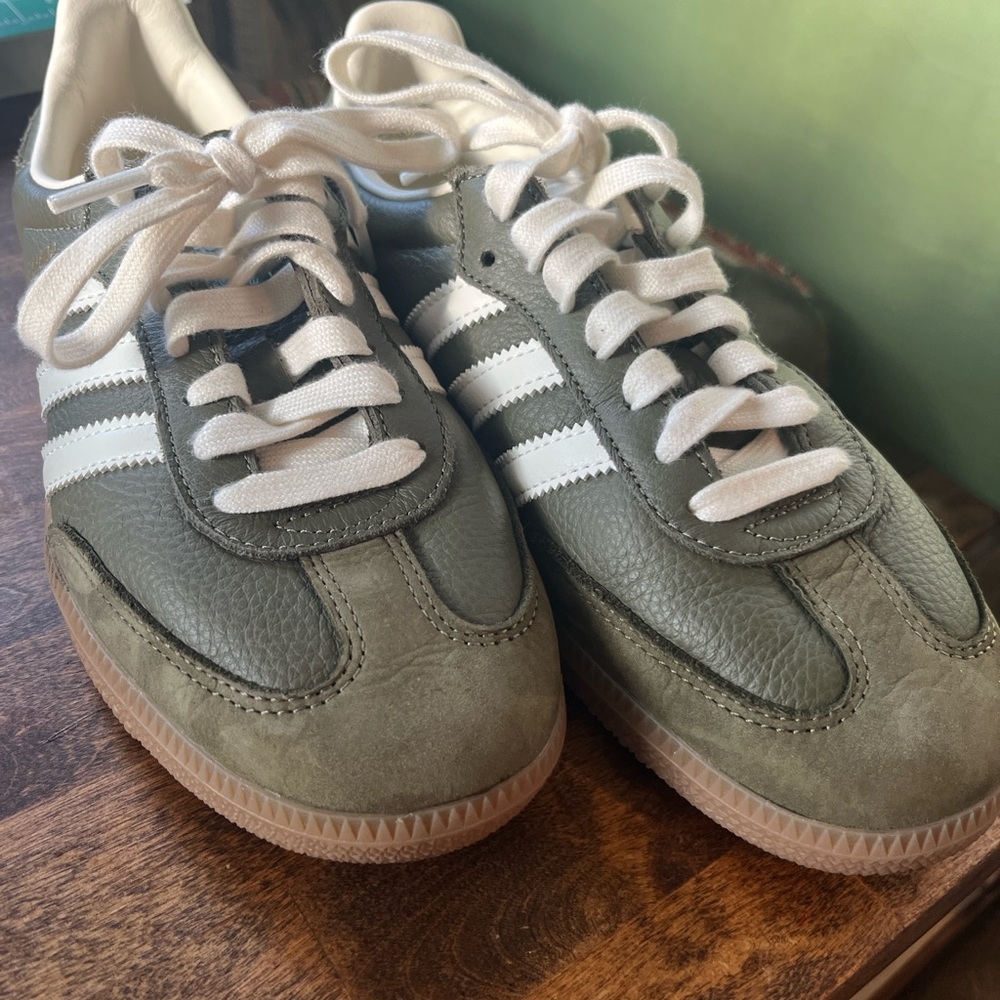 Green and White Sambas